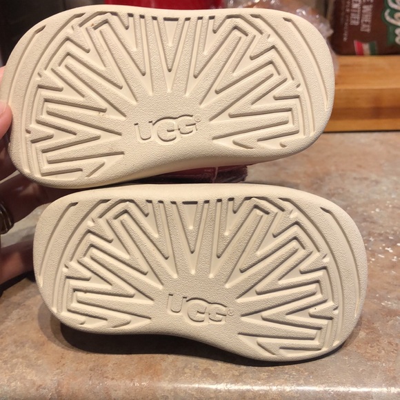 Baby Uggs - Picture 3 of 9